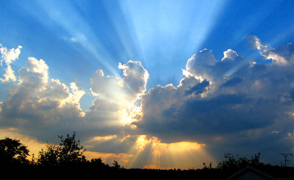 sun-rays-clouds